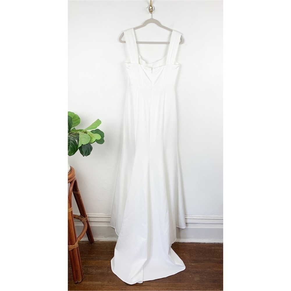 NWT Showpo. Ynes Off The Shoulder Corset Split Bridal Gown in Ivory Sz 8 - Picture 5 of 12
